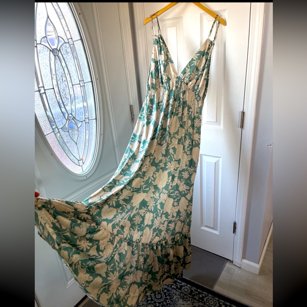 NEW FLORAL SATIN GREEN & CREAM MAXI DRESS WITH DOUBLE STRAPS - Picture 4 of 8